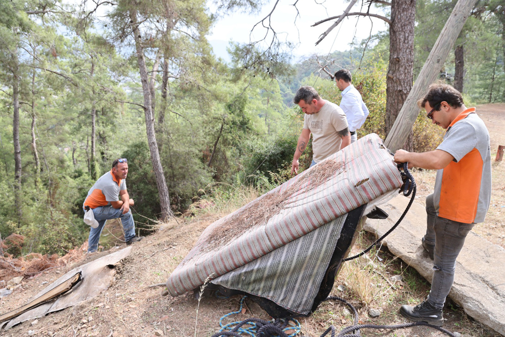 Marmaris Belediye ekipleri 4 günlük yoğun temizliğe başladı