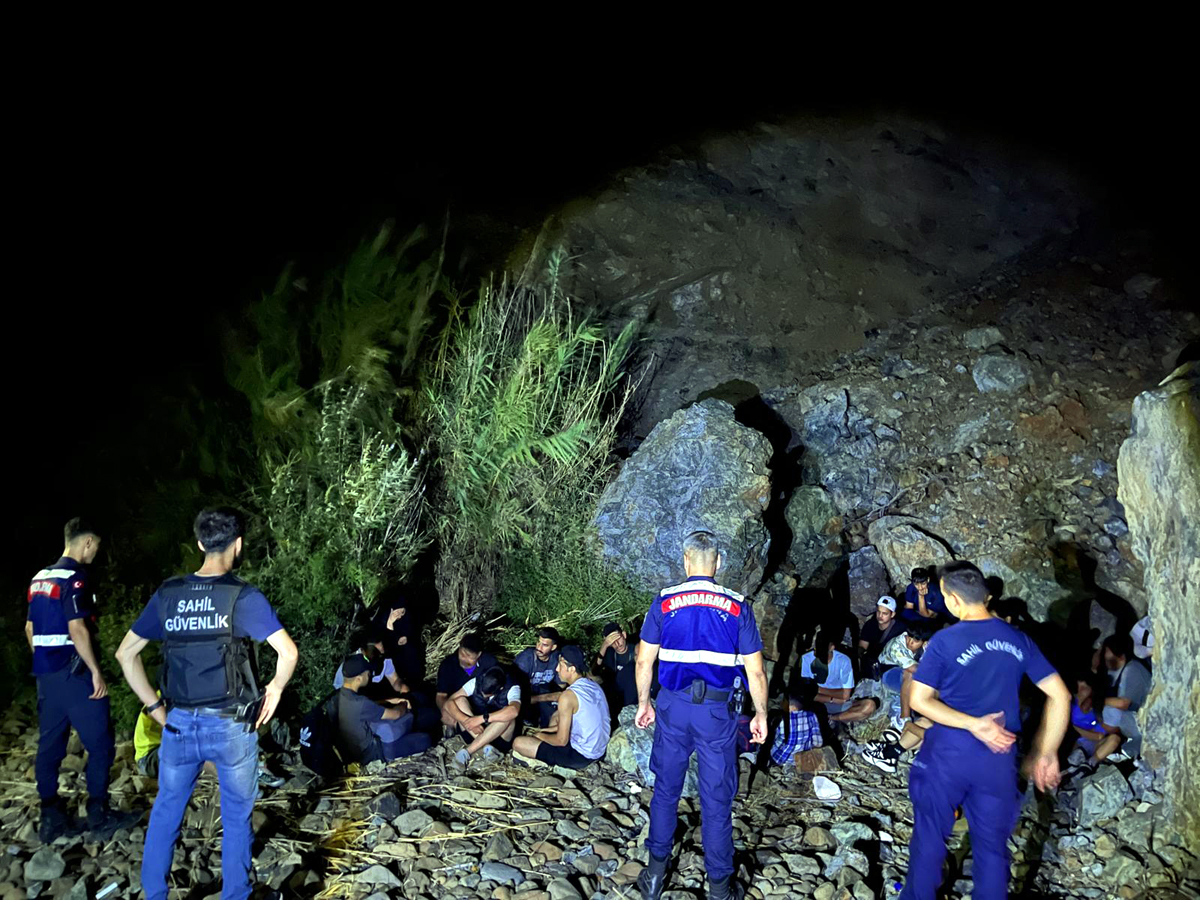 Marmaris’te 27 mülteci ve 3 Türk insan taciri yakalandı