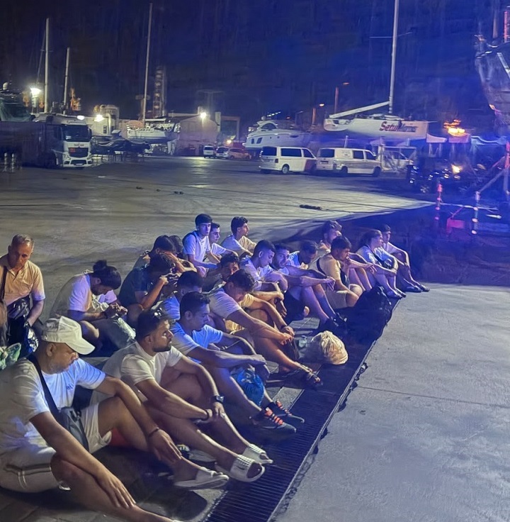 Marmaris’te 25 mülteci ve 2 insan taciri yakalandı