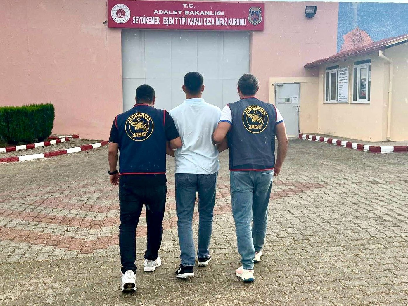 Muğla’da jandarma suçlulara göz açtırmıyor