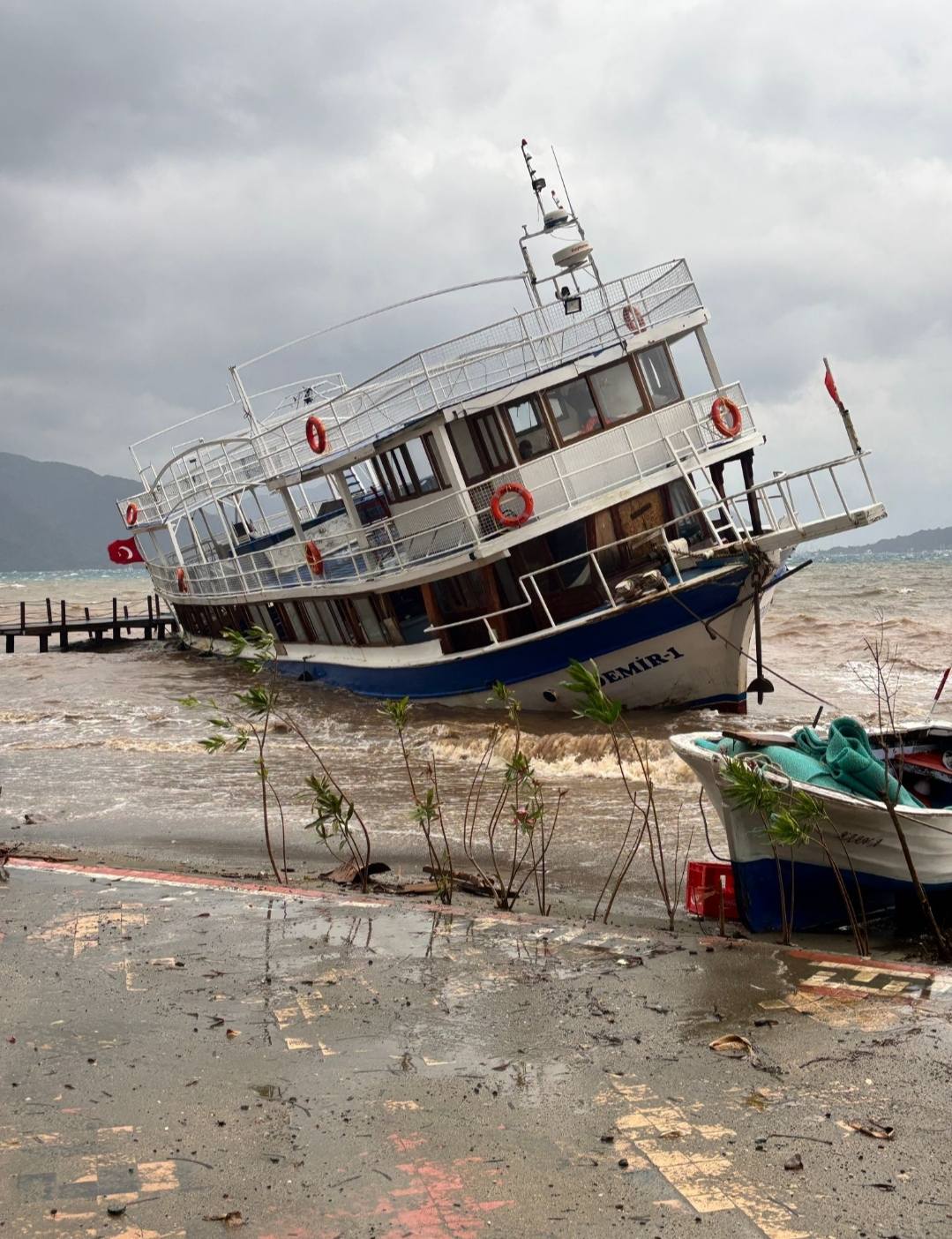 Marmaris’te eksik alınan önlemler yine yaşamı felç etti