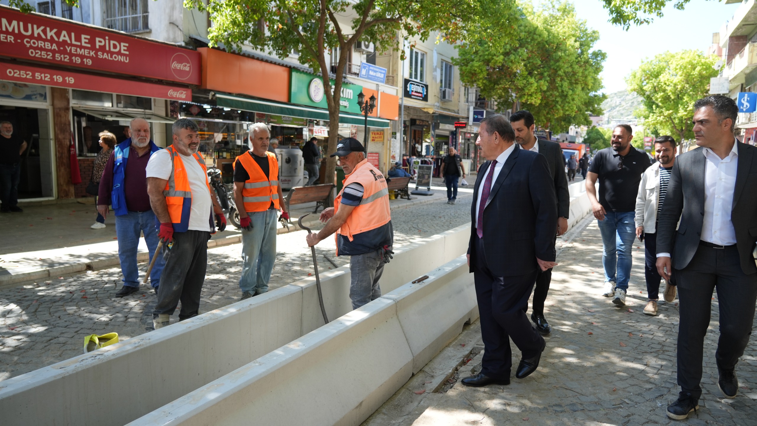MİLAS BELEDİYE BAŞKANI FEVZİ TOPUZ DEVAM EDEN ÇALIŞMALARI YERİNDE İNCELEDİ