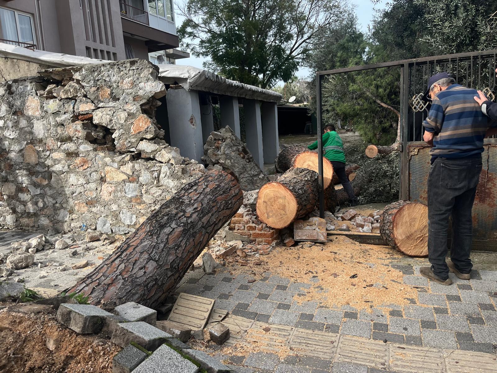 Milas’ta şiddetli fırtına da ekipler seferber oldu