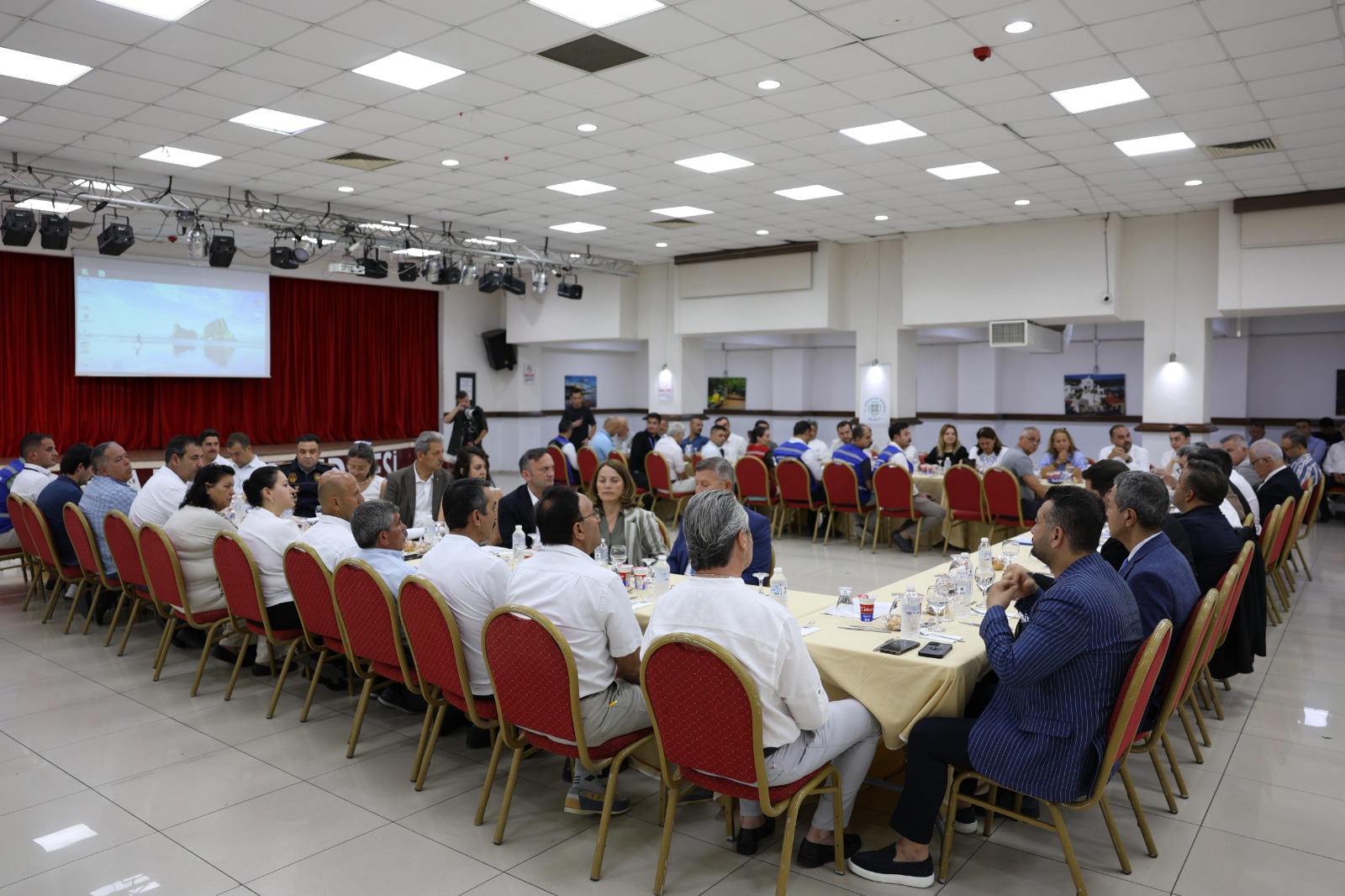 Muğla Başkanı Ahmet Aras Marmaris’te bir dizi ziyaretlerde bulundu