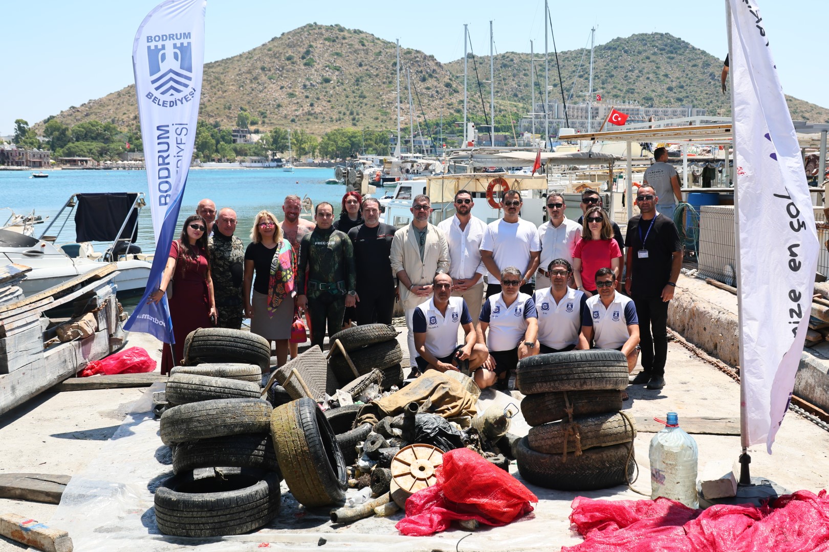 Denizden 850 Kg Atık Çıkarıldı