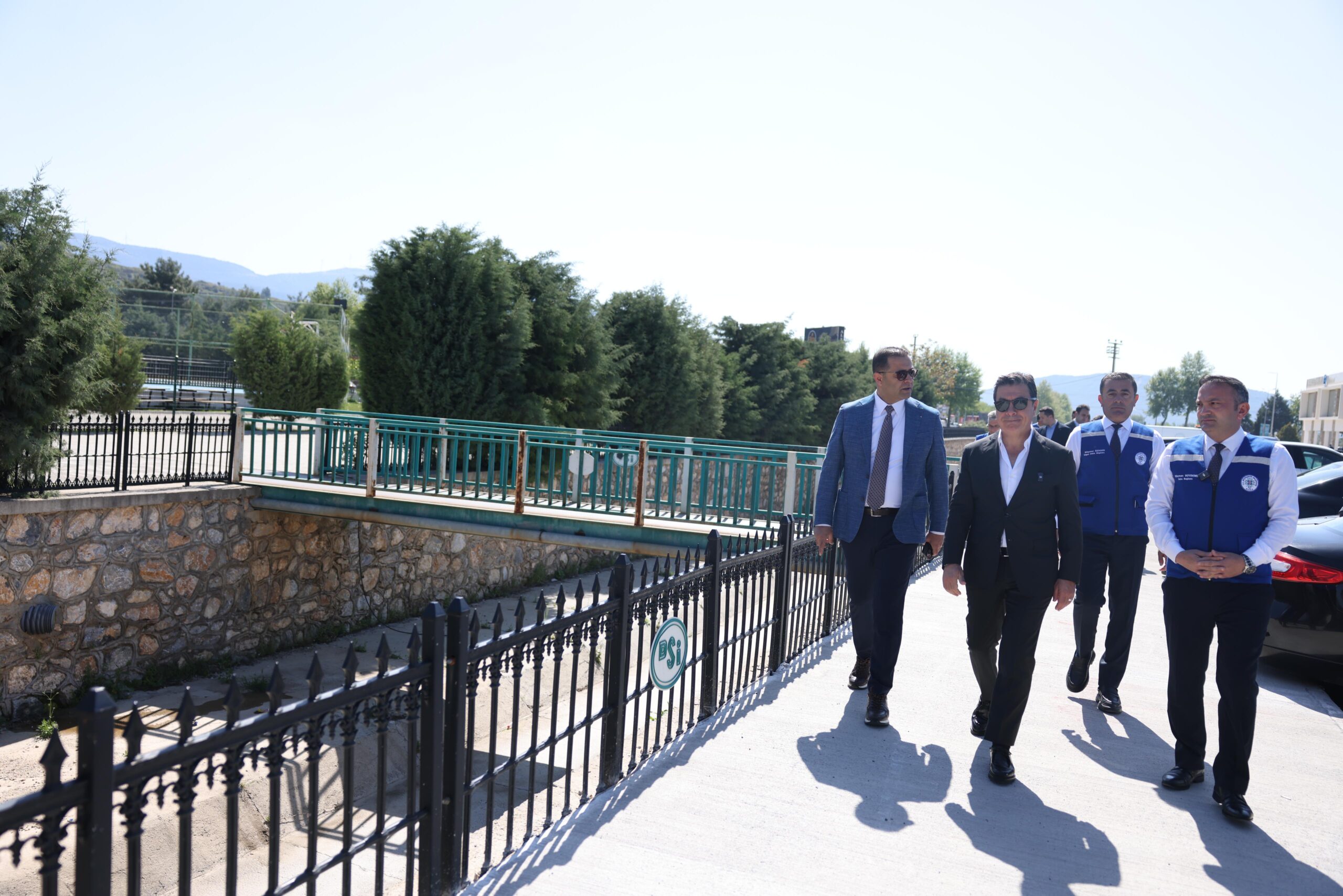 Muğla Başkanı Aras tamamlanan yolu inceledi