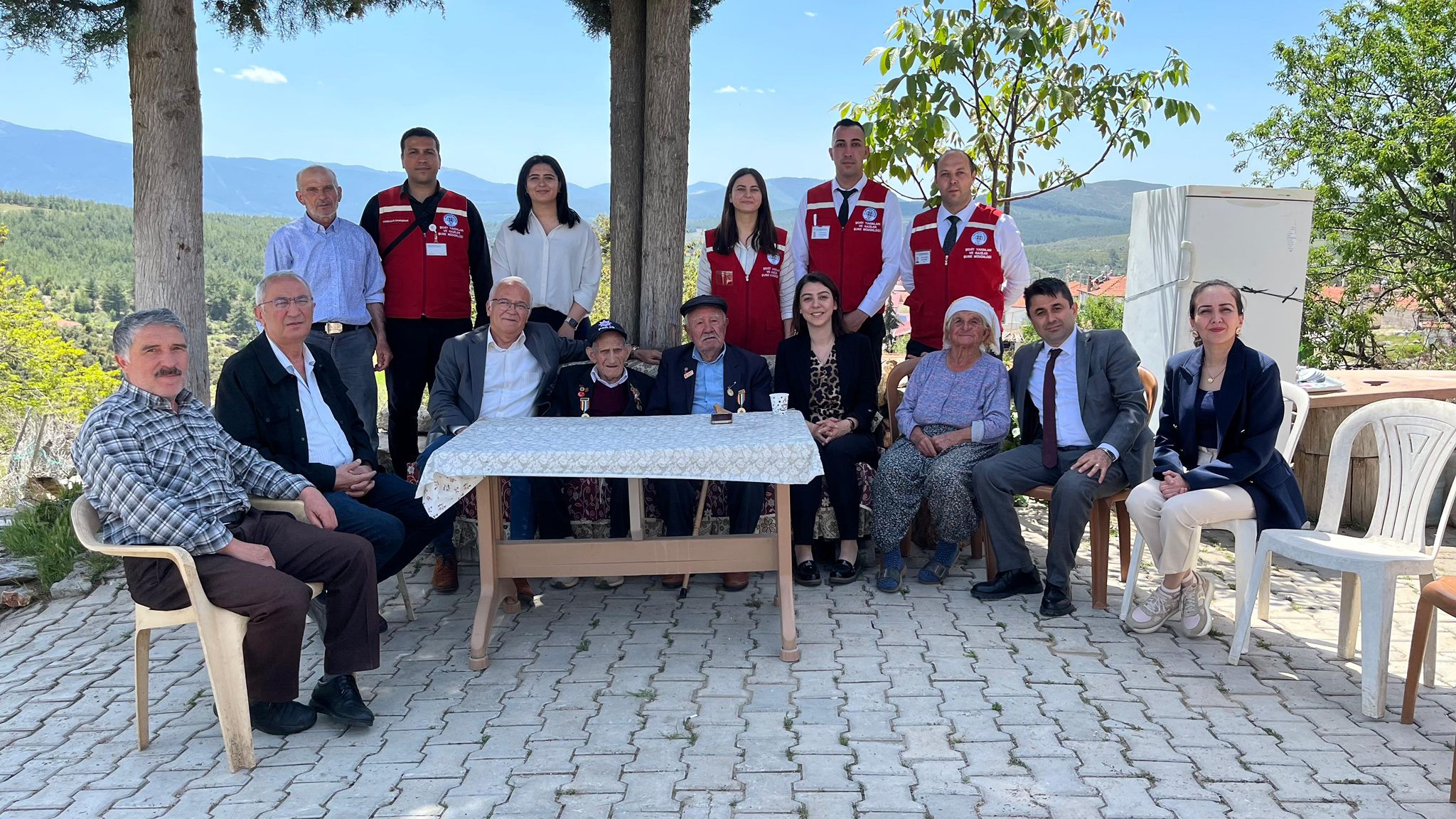 Muğla Başkanı Aras’tan Kore Gazisi ’ne doğum günü sürprizi