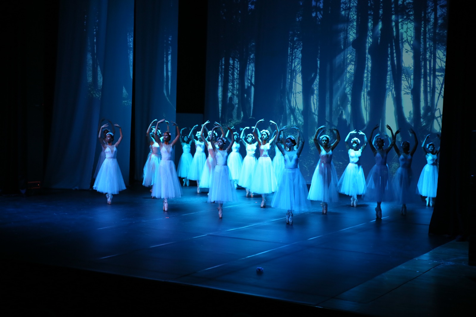 Muğla Büyükşehir Bale öğrencilerinden muhteşem gösteri