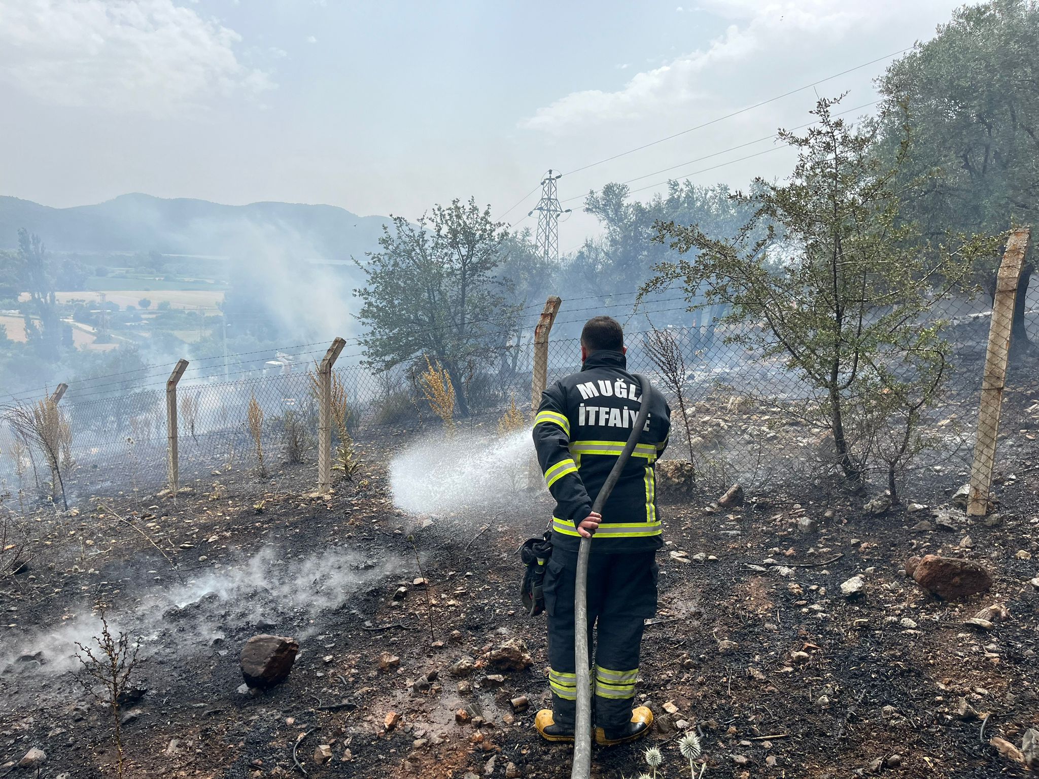 Muğla itfaiye ekipleri 6 ayda 380 anız yangınına müdahale etti