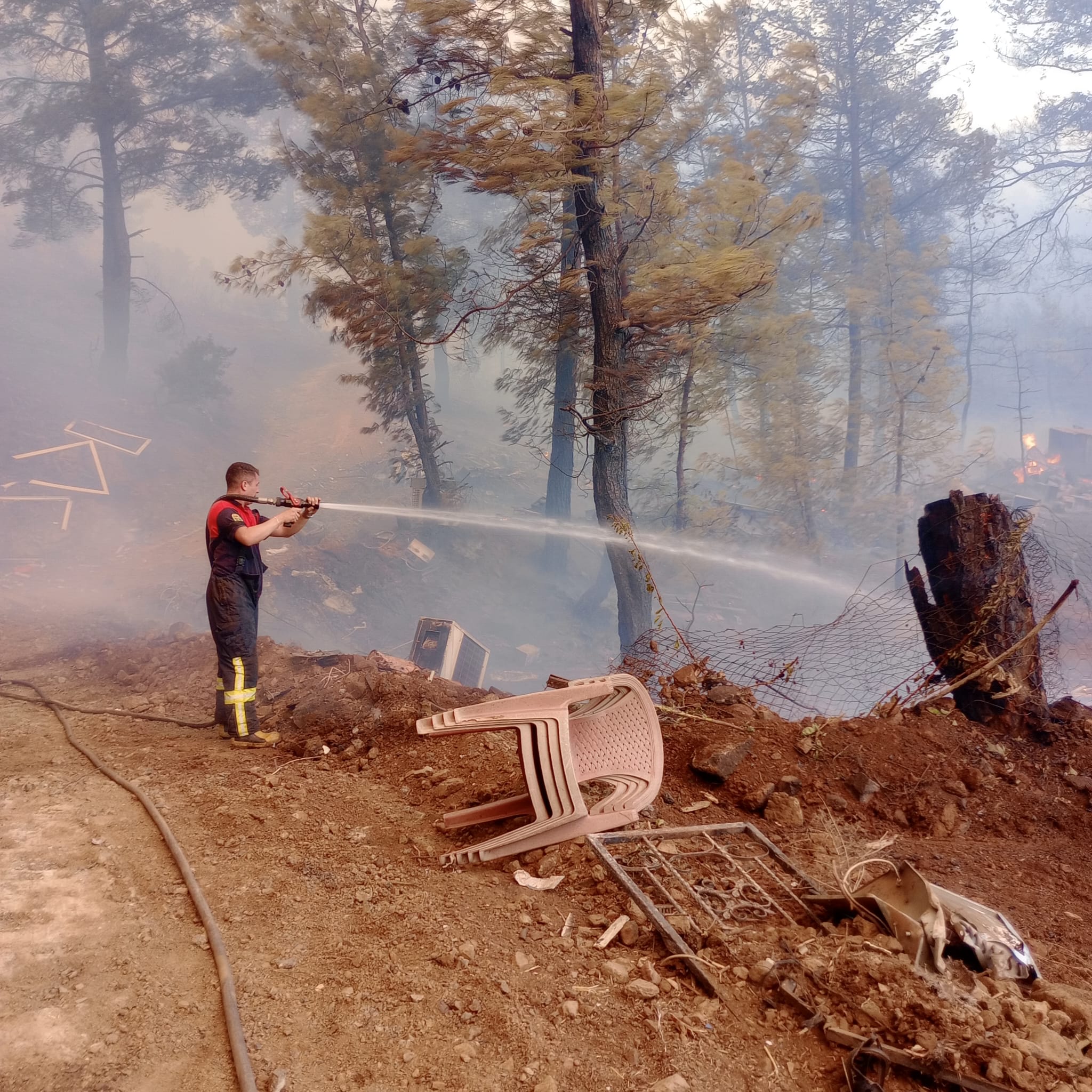 Büyükşehir İtfaiyesi Milas ve Köyceğiz’de Alevlerle Mücadelede