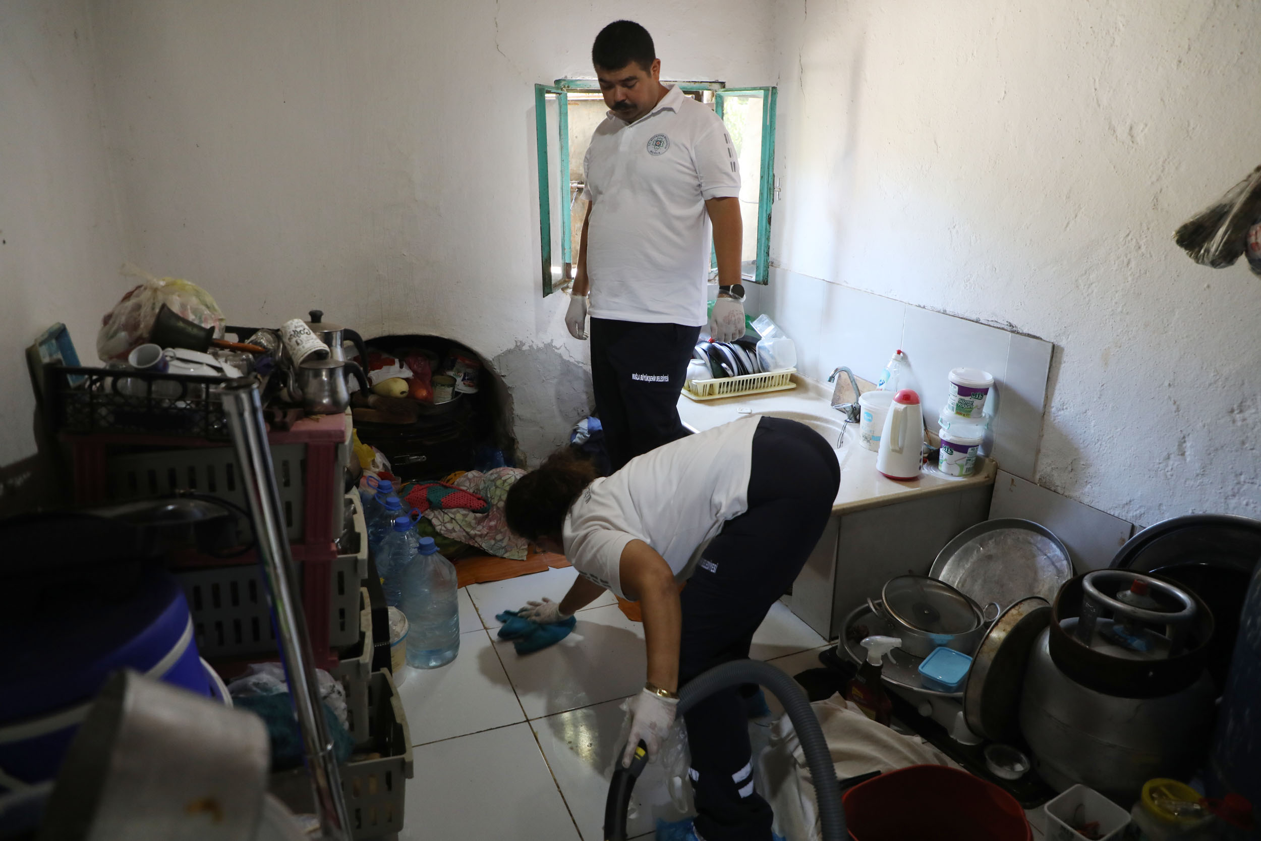 Büyükşehir’den Behiye Teyze ve Kızına Destek Eli