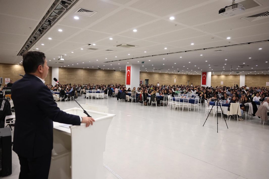 Muğla Başkanı Ahmet Aras’tan öğretmenlere özel kutlama