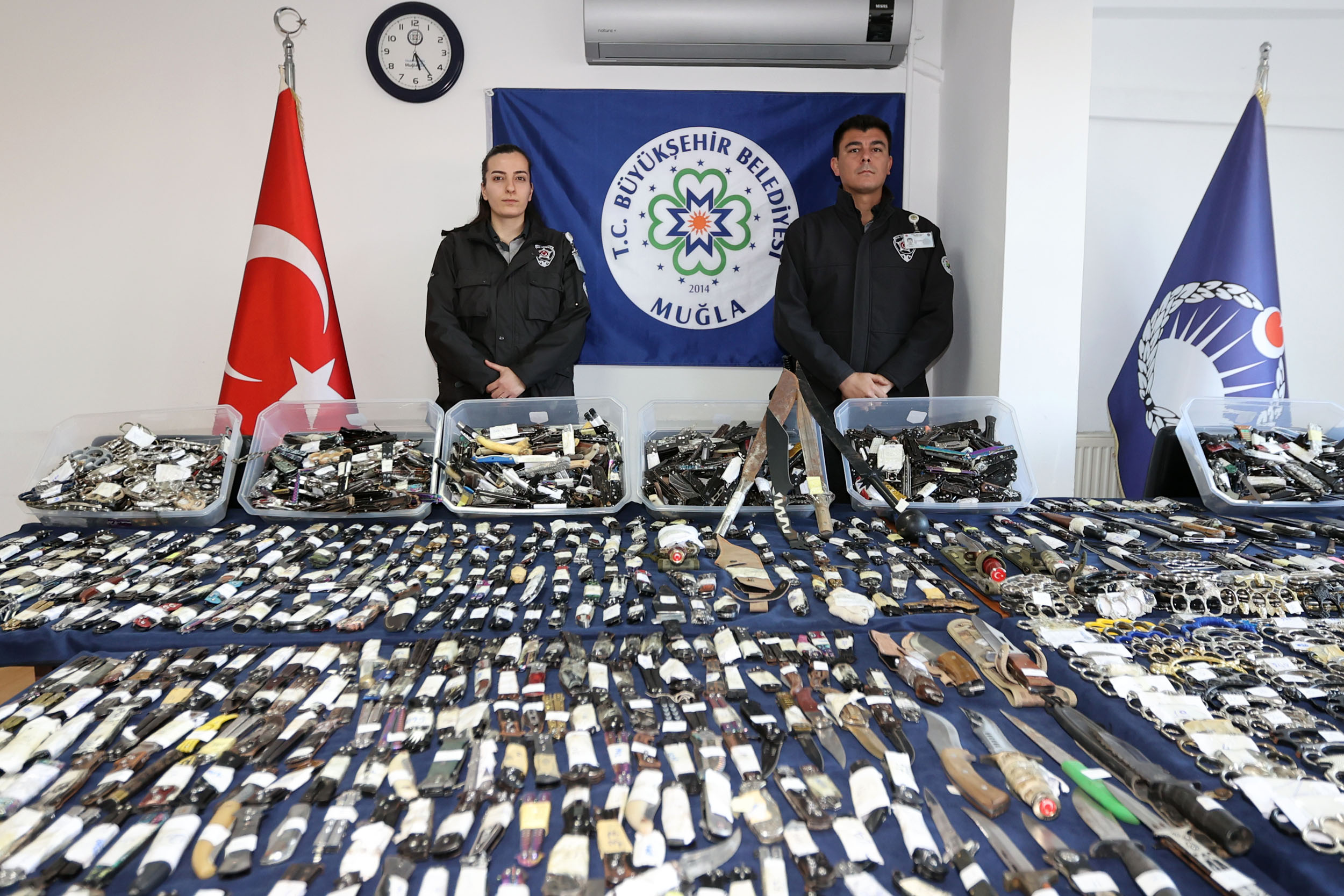 Muğla otogarında ele geçirilenler şok etti