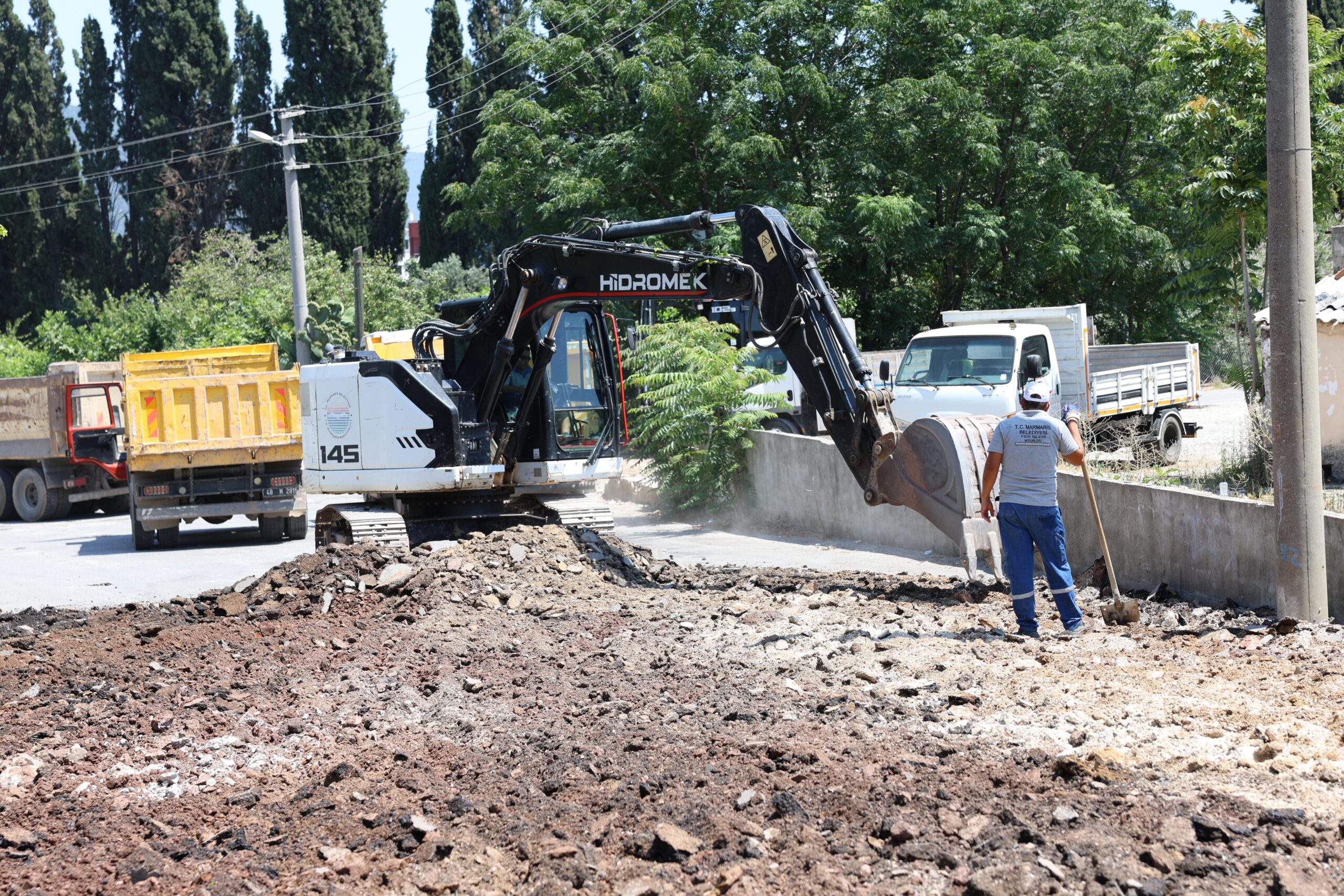 Marmaris’in zenginler mahallesinde üst yapı çalışması
