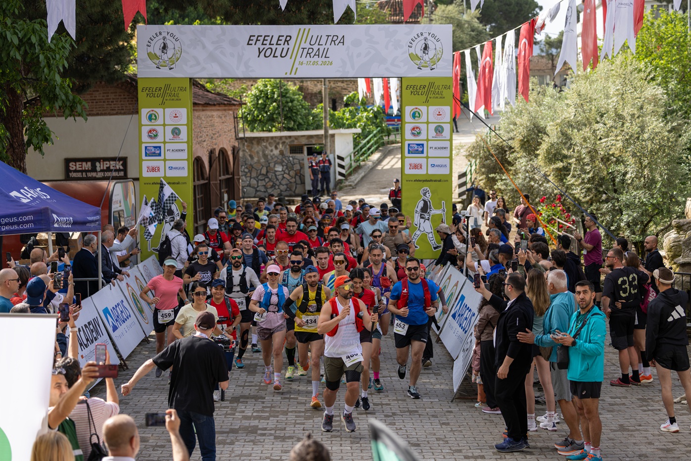 Efeler Yolu Ultra Trail’de madalyalar verildi