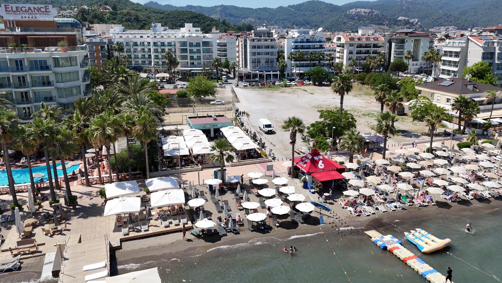 Marmaris Halk Kafe Plajı’na yoğun ilgi