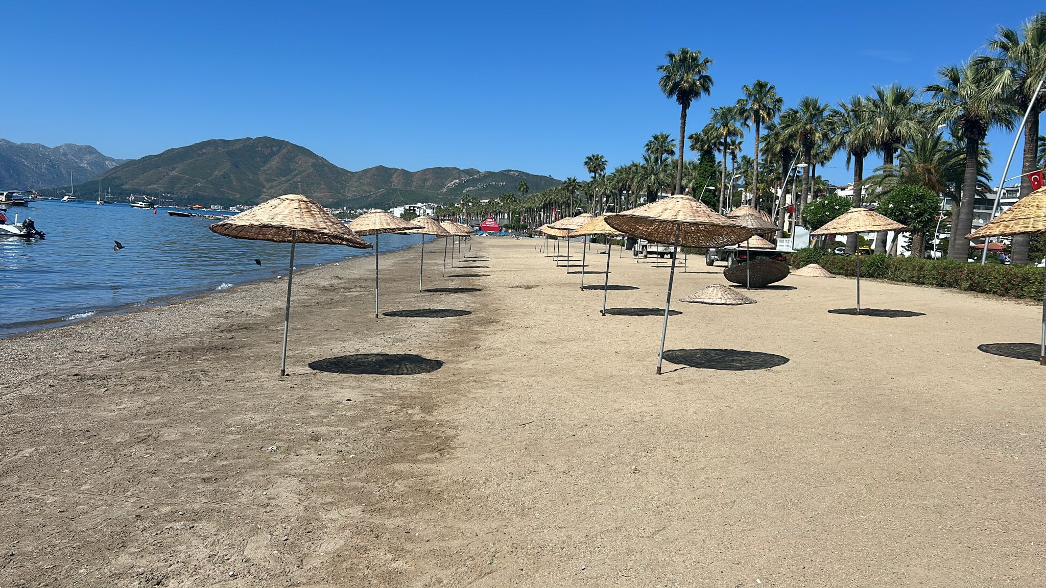 Marmaris’te halk plajları sezona hazırlanıyor