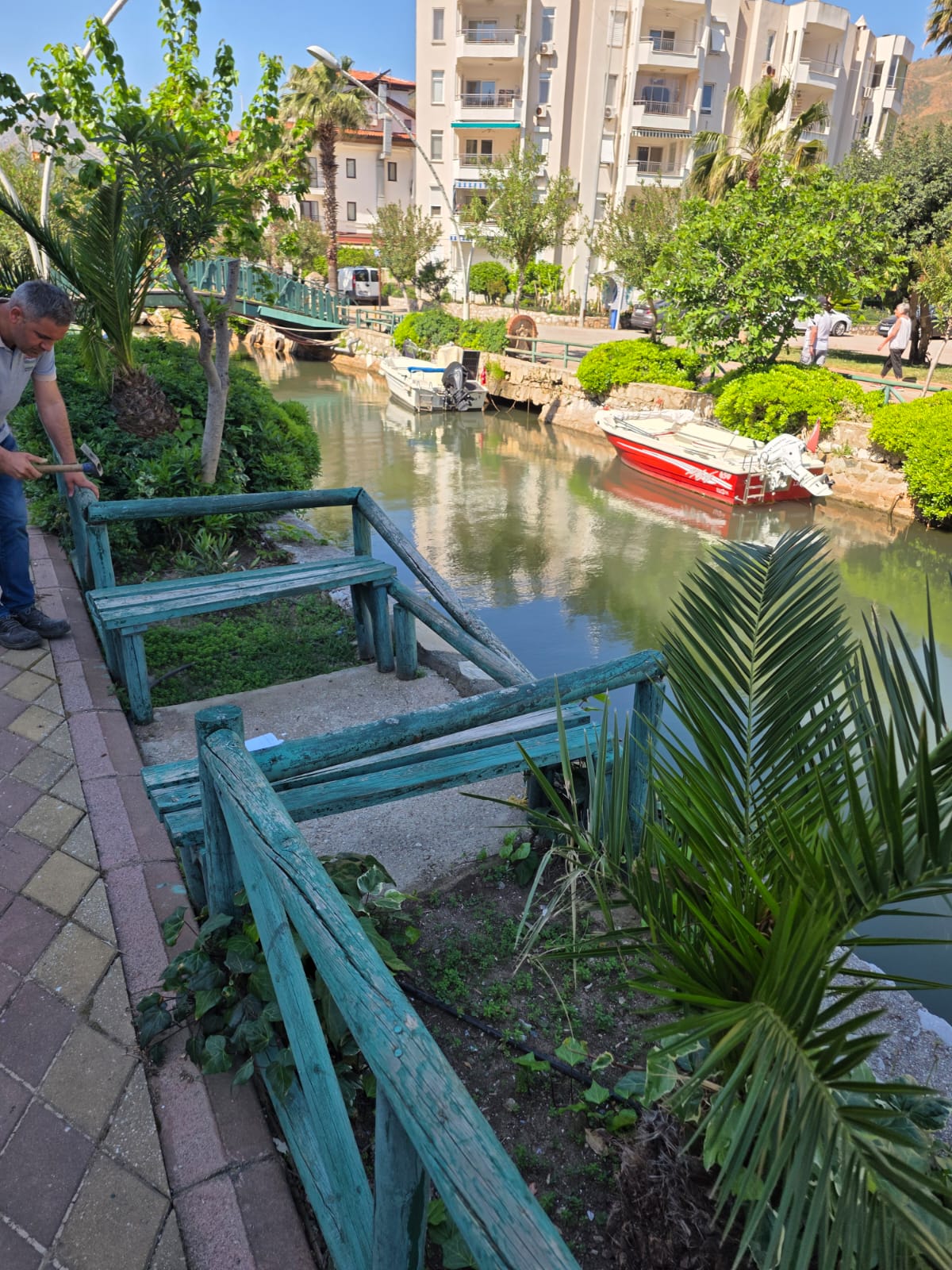 MARMARİS’TE HİZMETE VANDALİZM ENGELİ: GÜNDÜZ YAPILDI, GECE KIRILDI!