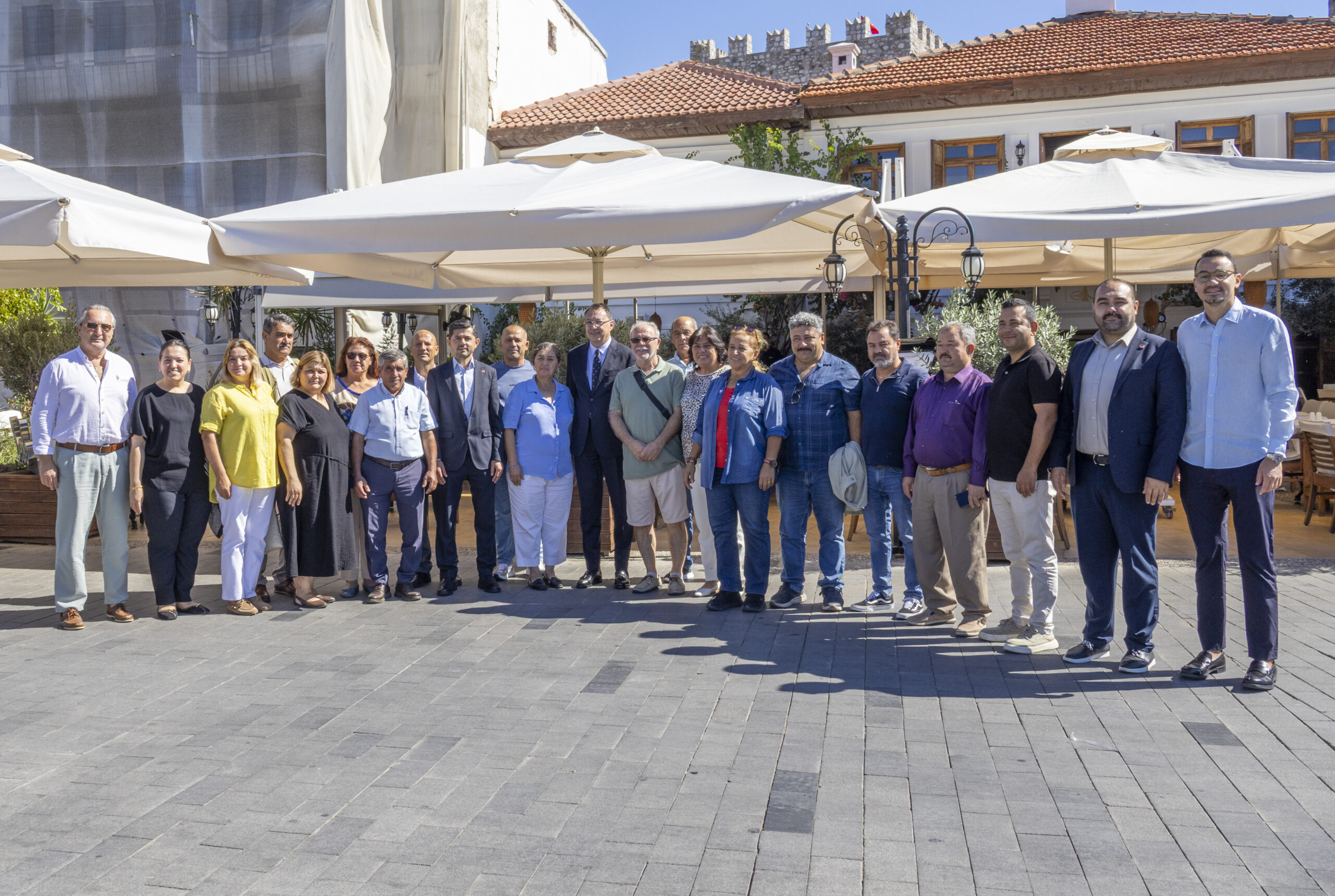 “Mavi Liste” adayı Ticaret Odası Başkanı MUTLU AYHAN muhtarlarla buluştu