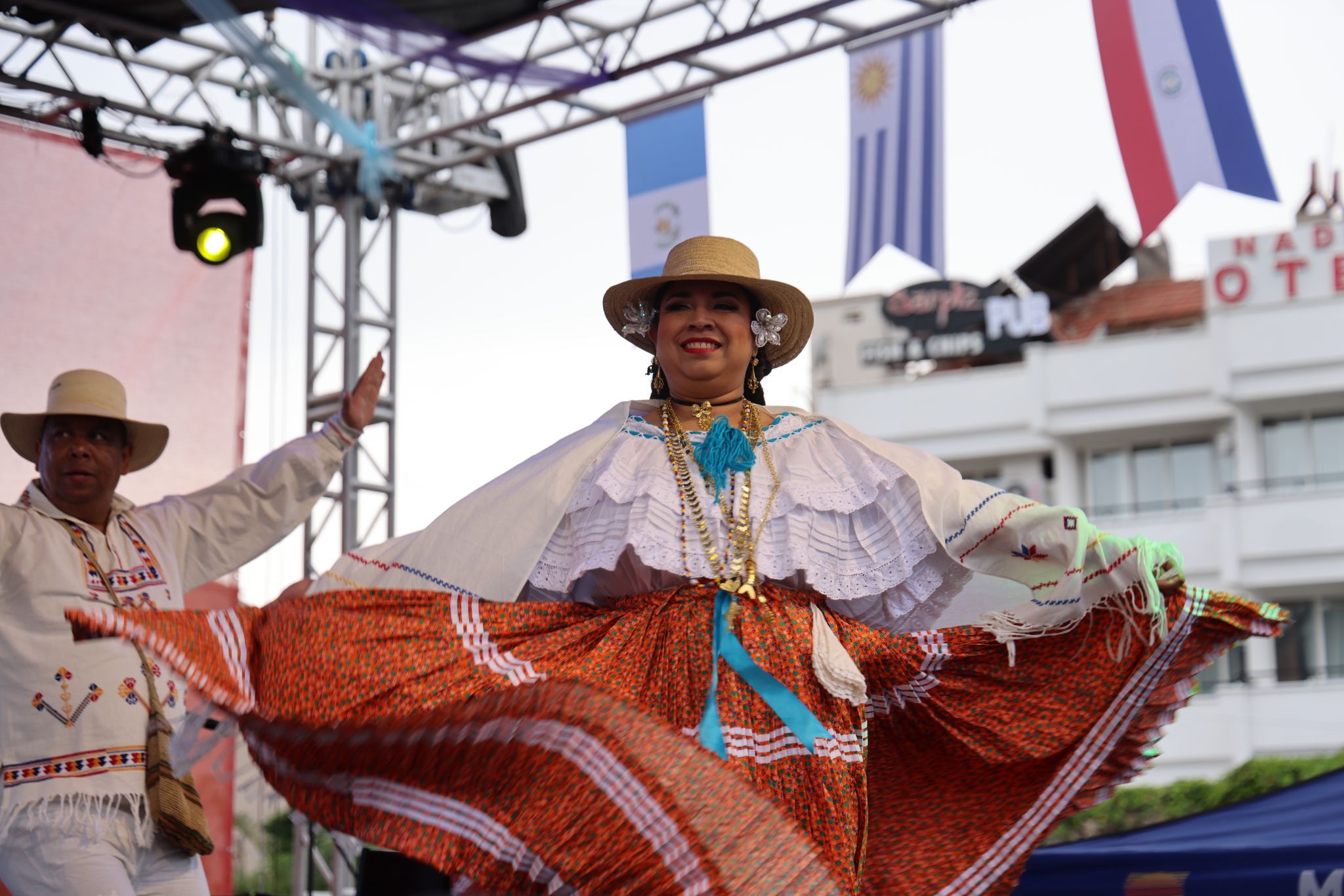 Marmaris’te Sokaklar Karnaval Alanına Döndü!