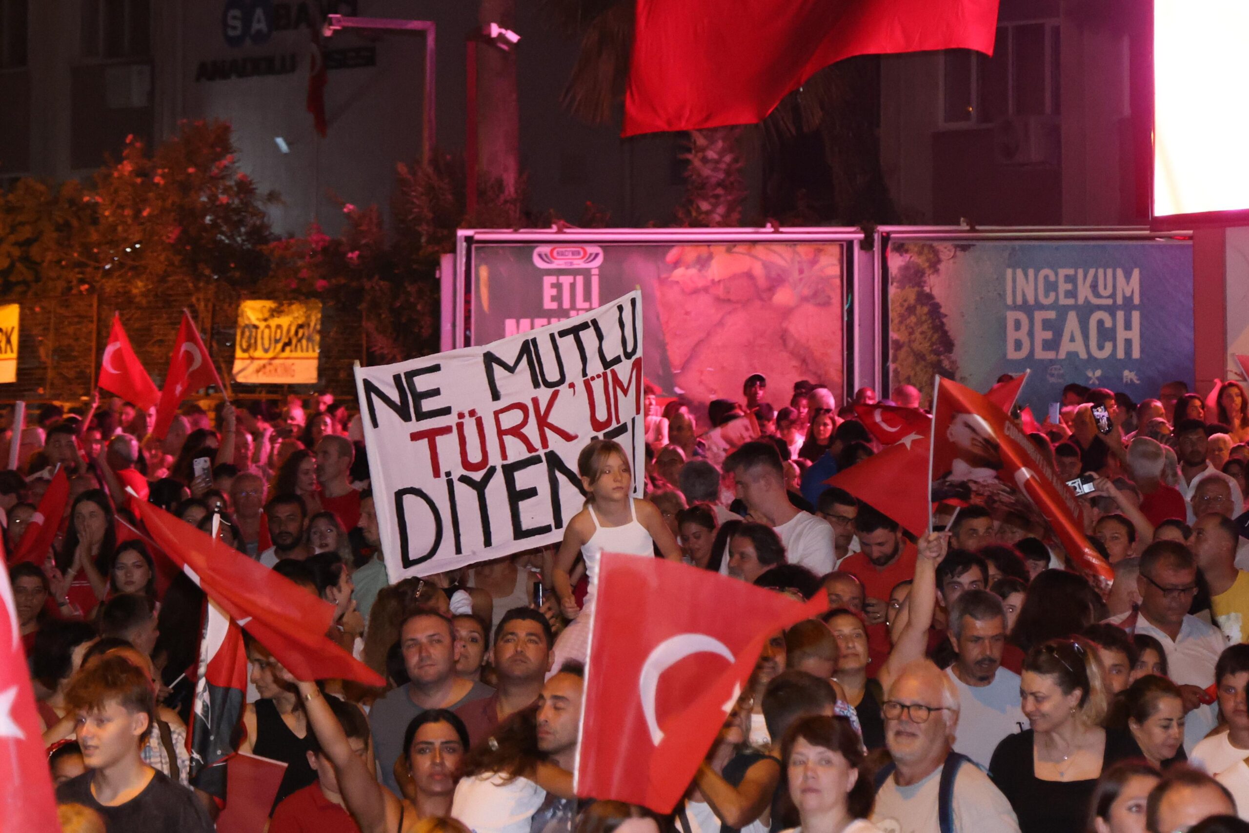 Marmaris’te coşkulu Zafer Bayramı kutlaması