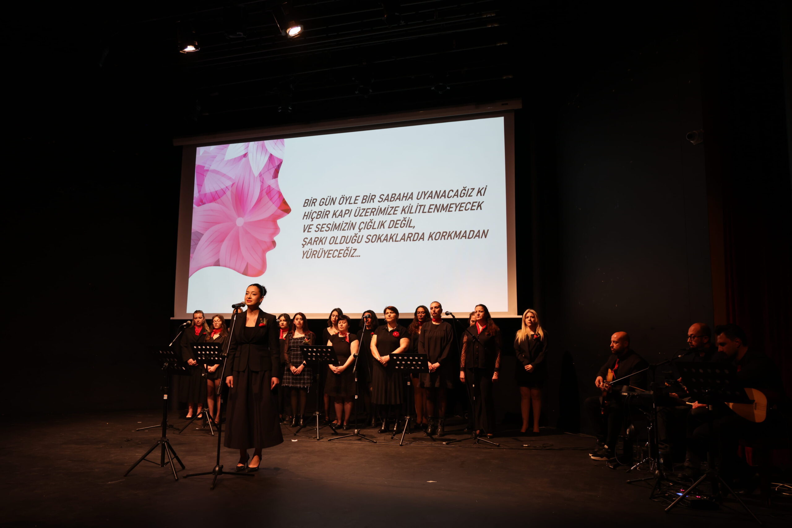 MARMARİS’TE 8 MART: SOKAKLARDA SESSİZ ÇIĞLIK, SANATTA DERİN İZLER