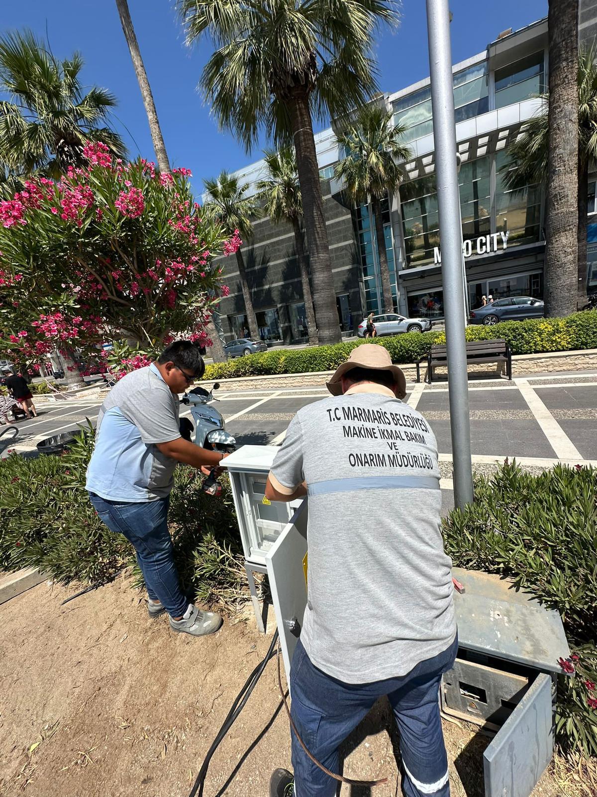 MARMARİS’TE BELEDİYE ELEKTRİK EKİBİ 7/24 SAHADA!