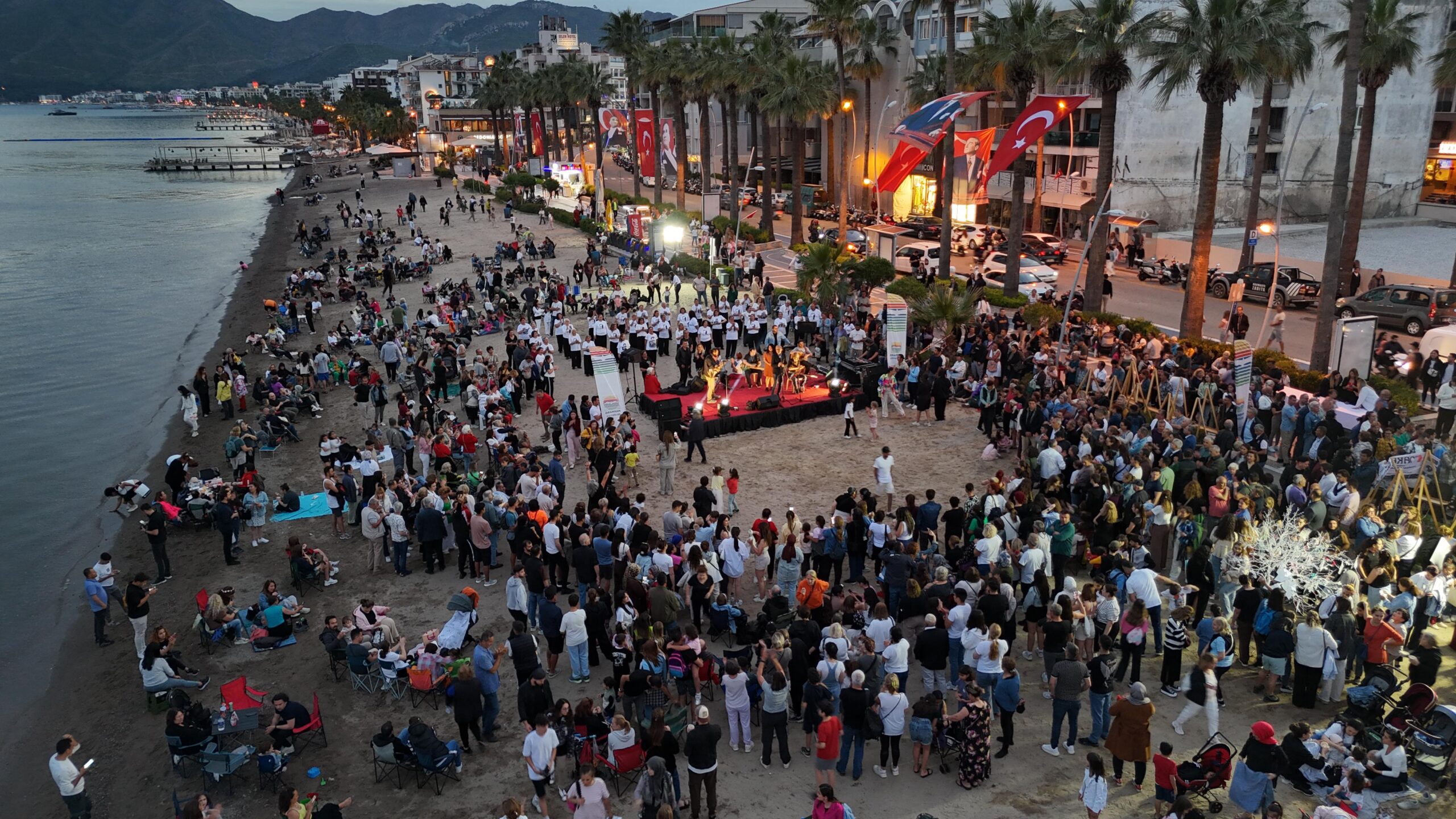 Marmaris Hıdırellez kutlamalarında halk plajında buluştu