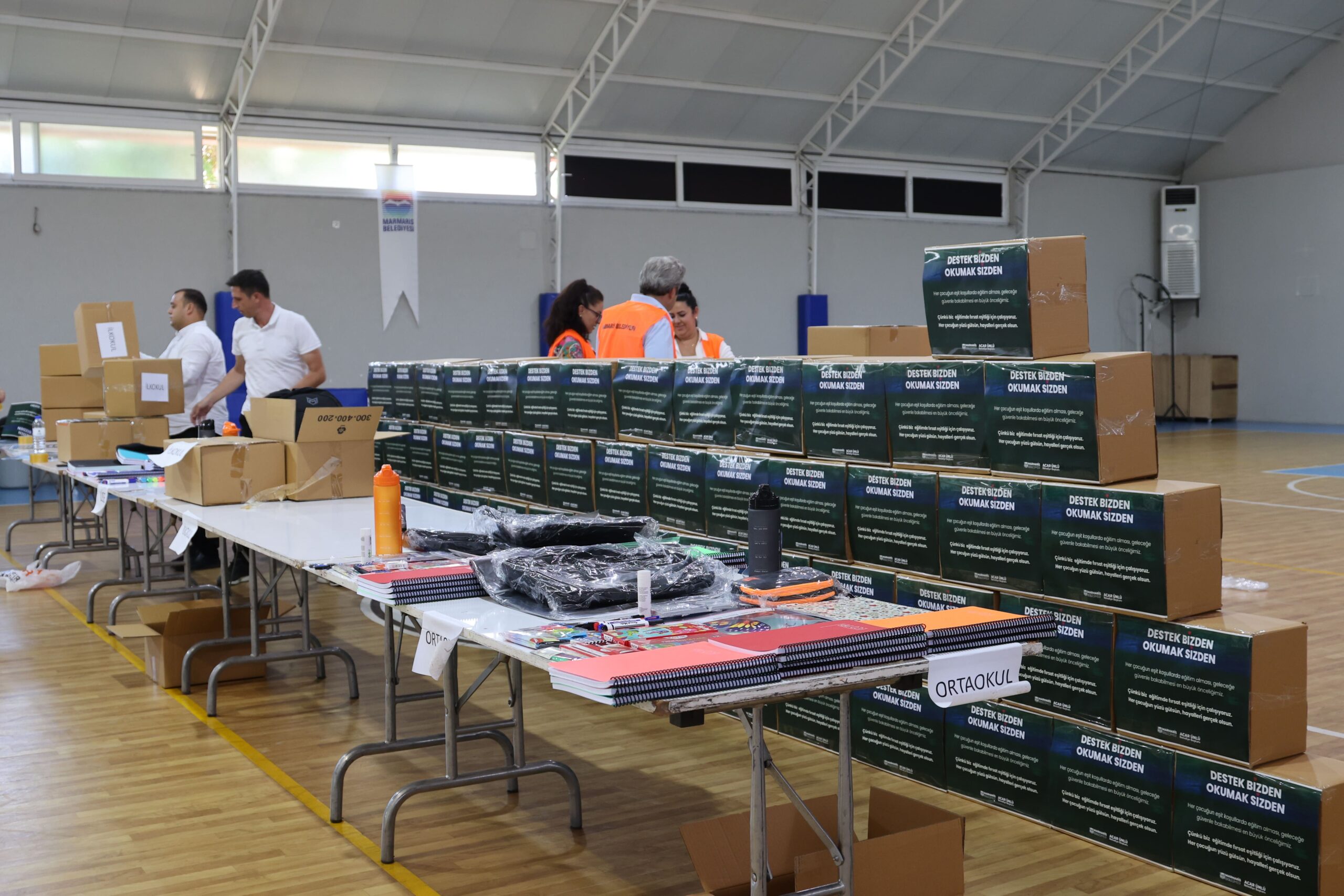 Marmaris Belediyesi’nden eğitime sadece 156 koli destek