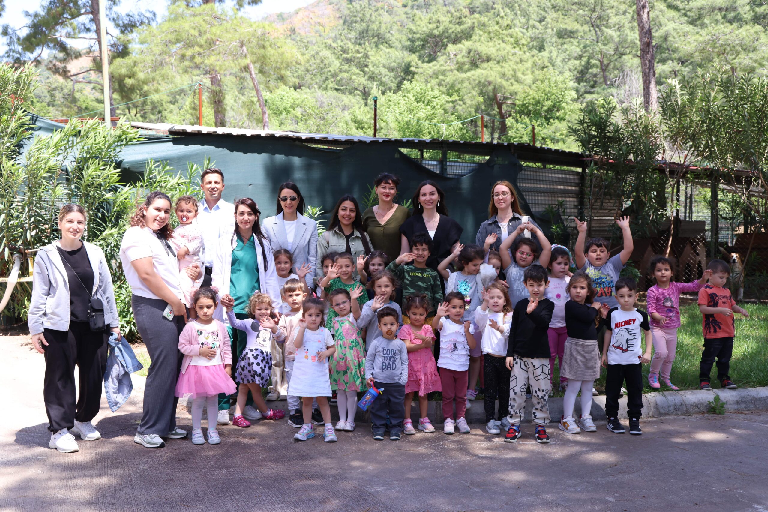 Marmaris’te minik yürekler barınağı ziyaret etti