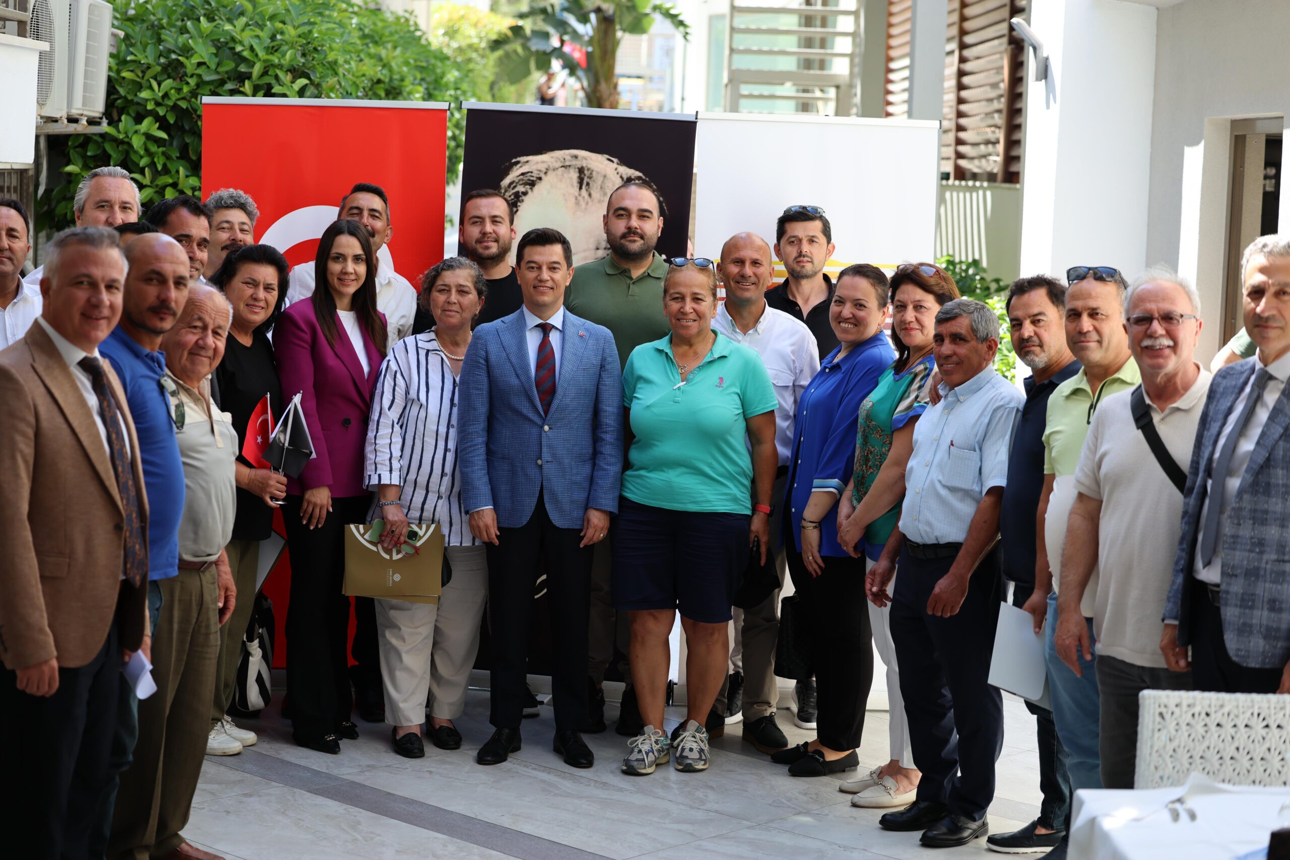 Marmaris Belediye yönetimi muhtarlarla bir araya geldi