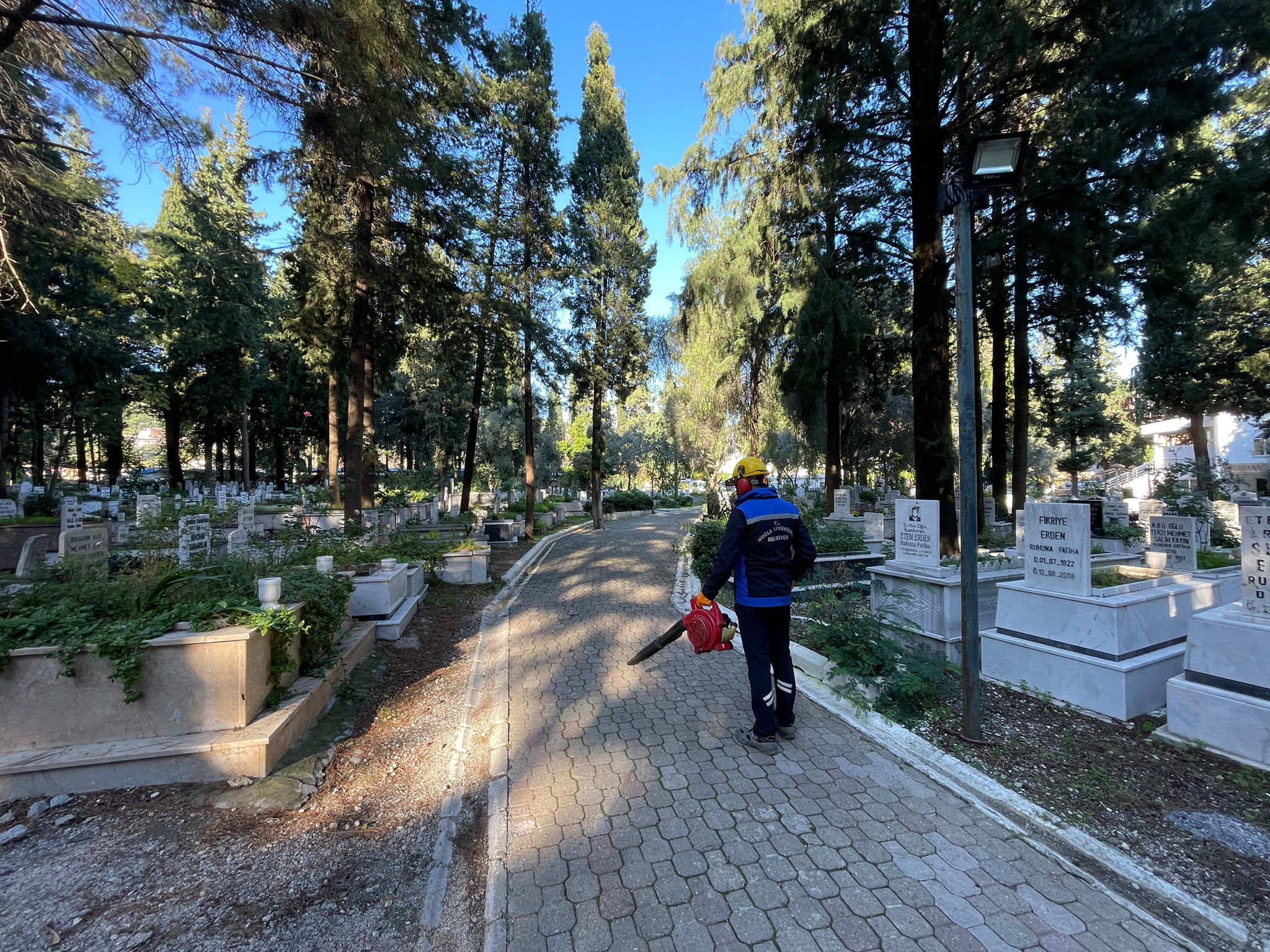 Muğla’da mezarlıklara kapsamlım bakım