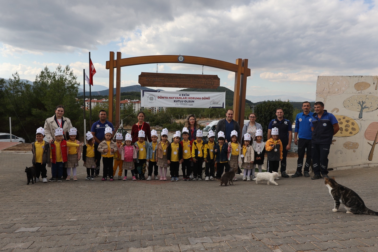 Muğla’da minik yürekler can dostlarıyla buluştu