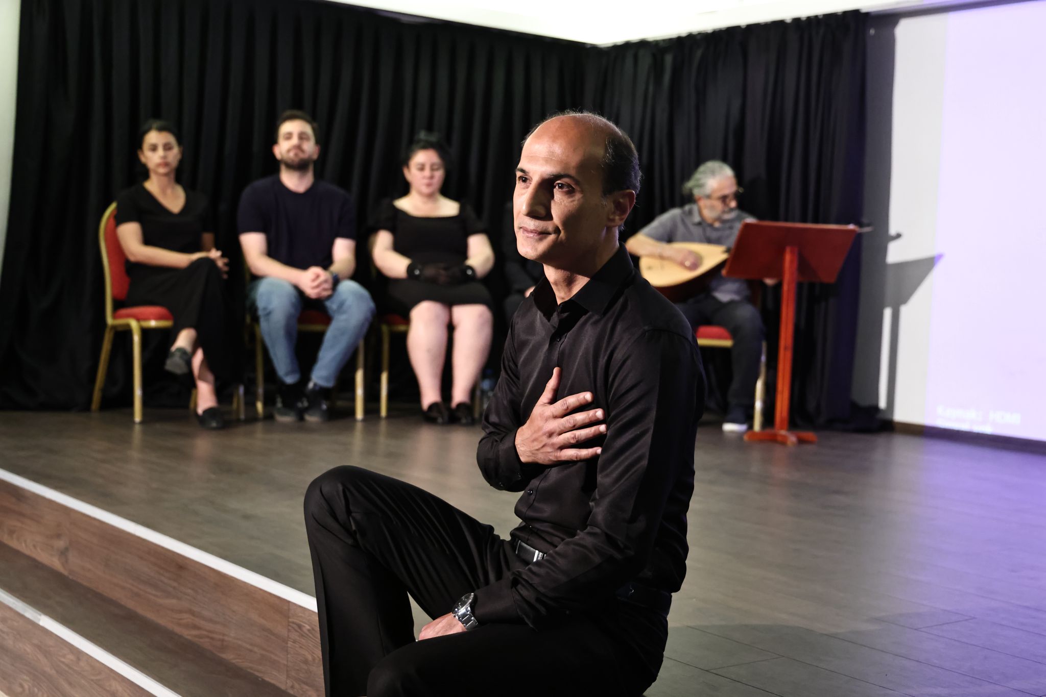 NAZIM HİKMET ŞİİRLERİYLE ANILDI