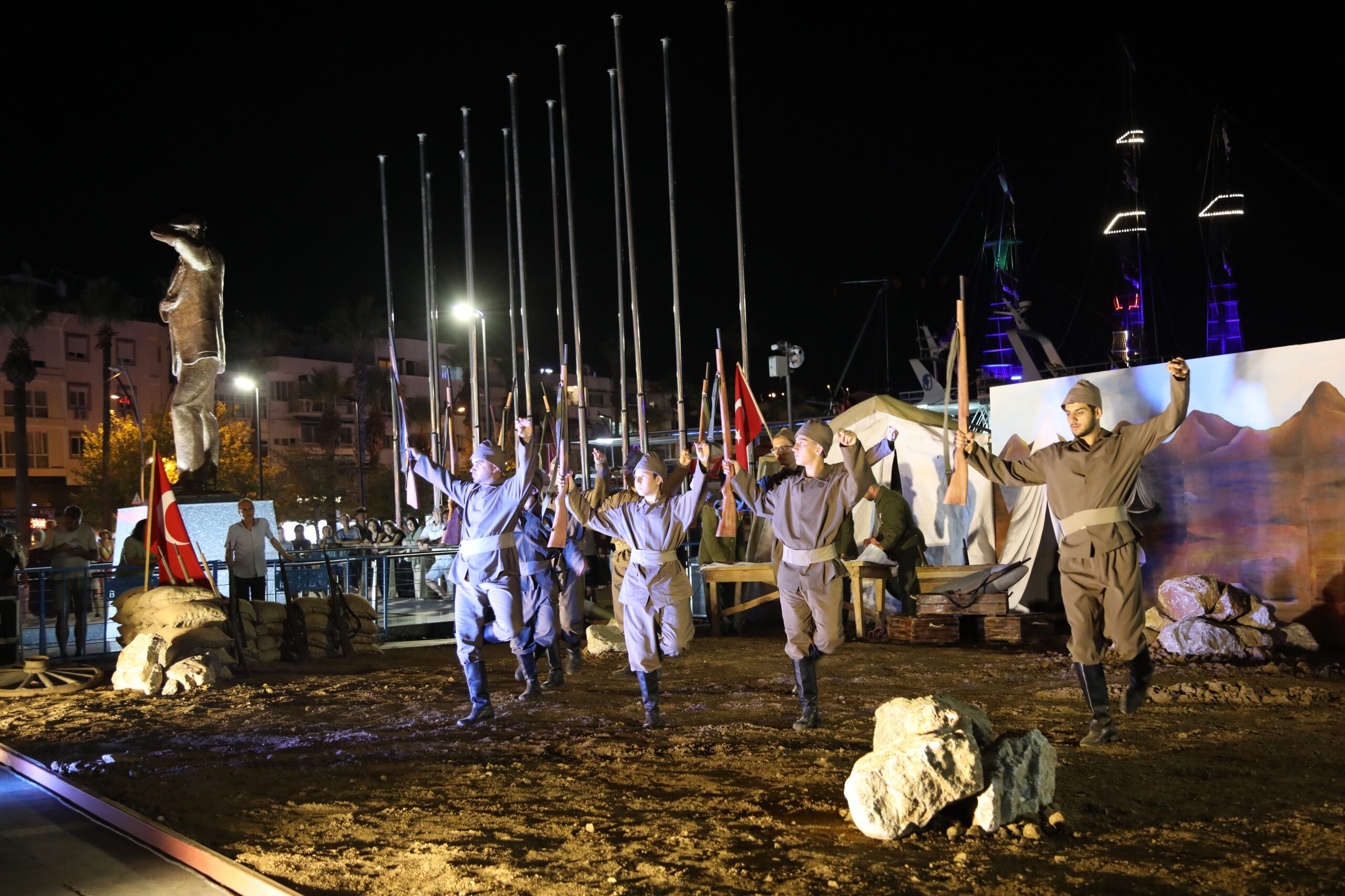 Marmaris’te Son adım, sonsuz zafer anıt önünde sahnelendi