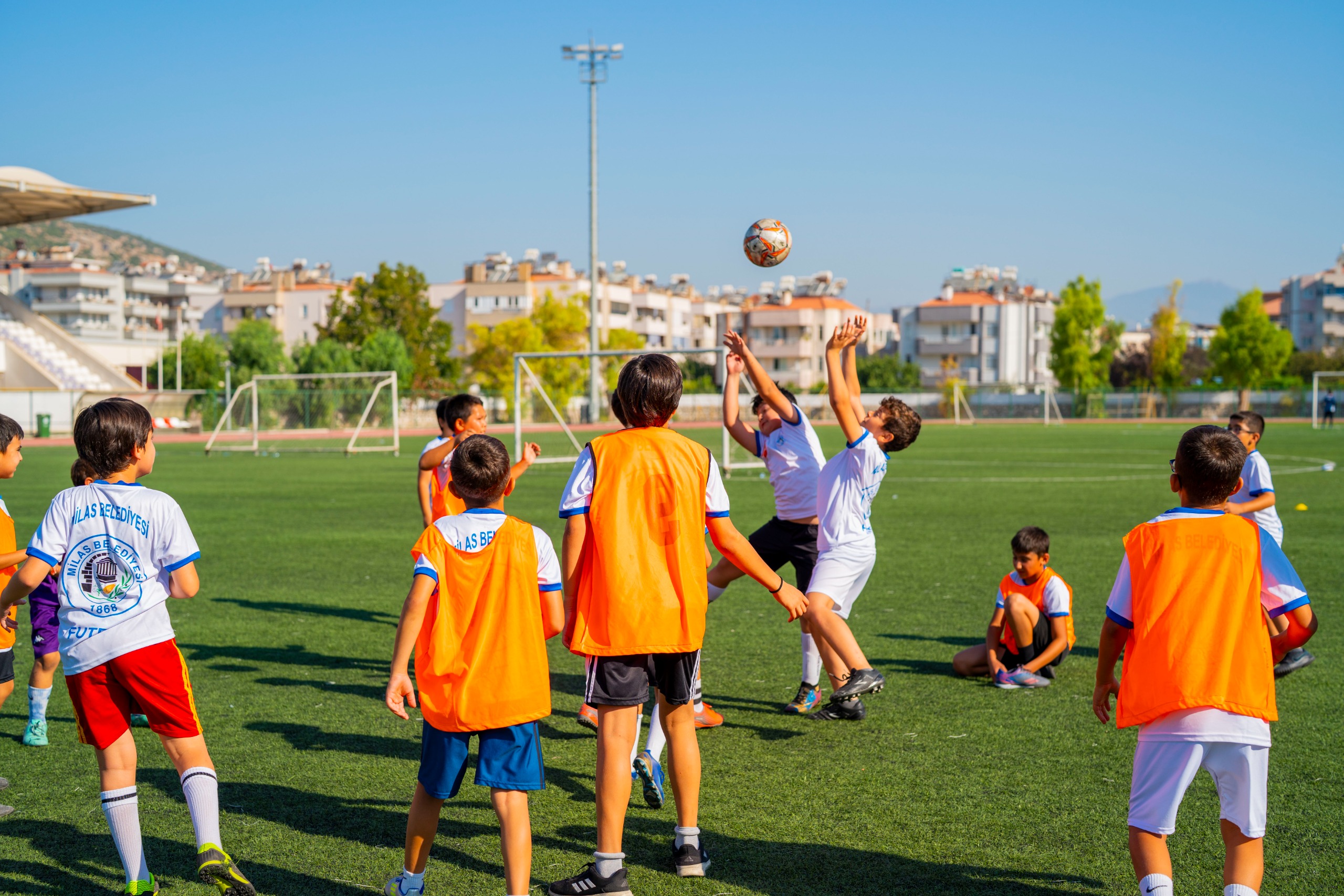 Milas Belediyesi yaz futbol okulu antrenmanları devam ediyor