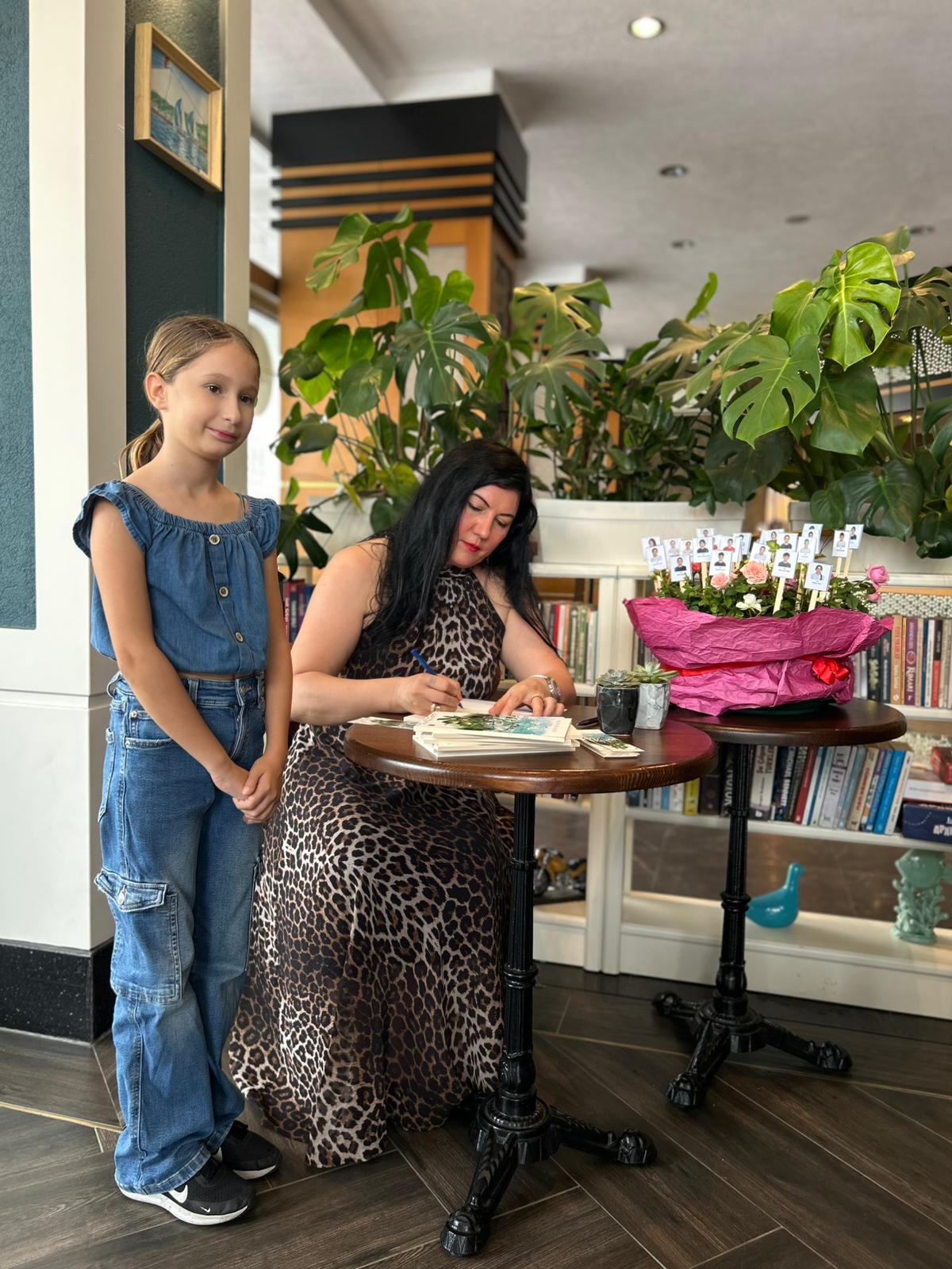 İTK Marmaris öğrencilerinden öğretmenlerine sürpriz imza günü