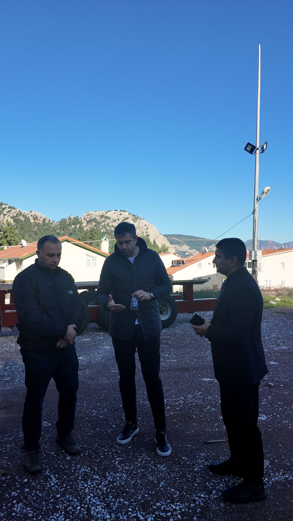 Mahalleli istedi Ak Parti İlçe Başkanı MUZAFFER ARAVİ yerine getirdi