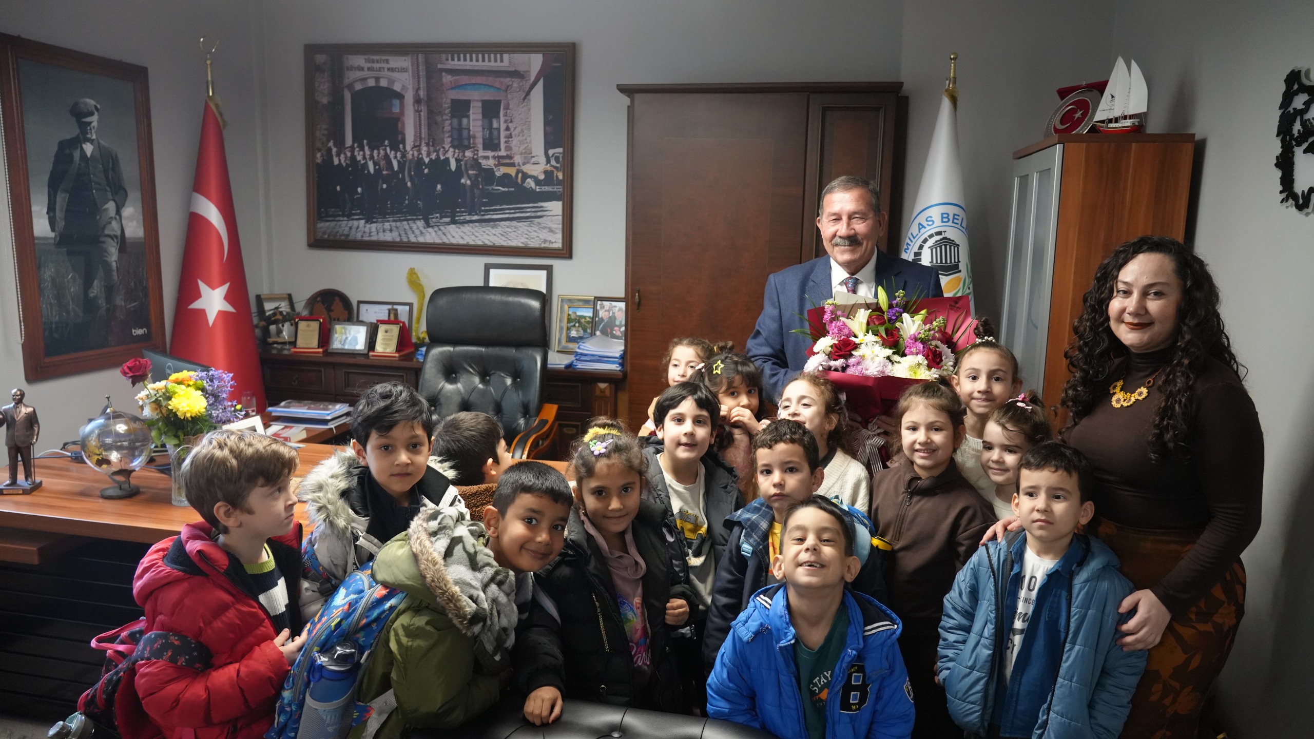 MİNİK ÖĞRENCİLER SORDU BAŞKAN TOPUZ YANITLADI