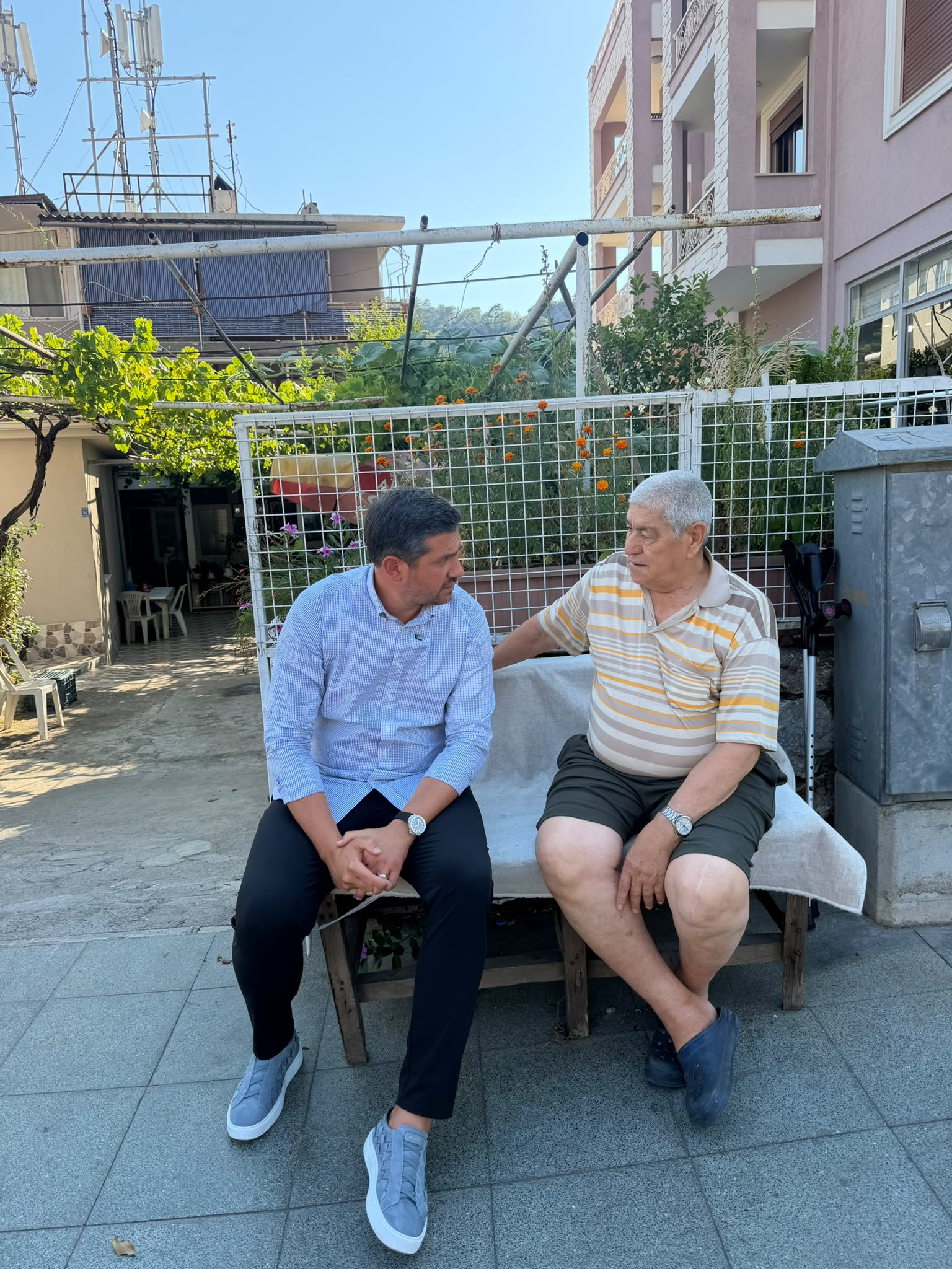 AK Parti Marmaris İlçe Teşkilatı Sahada: “Siyasetimizi Sadece Seçim Döneminde Değil, Her Gün Yapıyoruz”