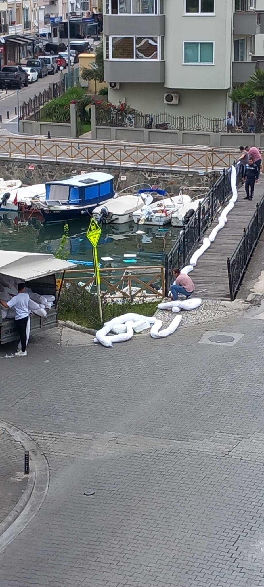 Marmaris AZMAK DERESİ’ne dökülen akaryakıt temizlendi