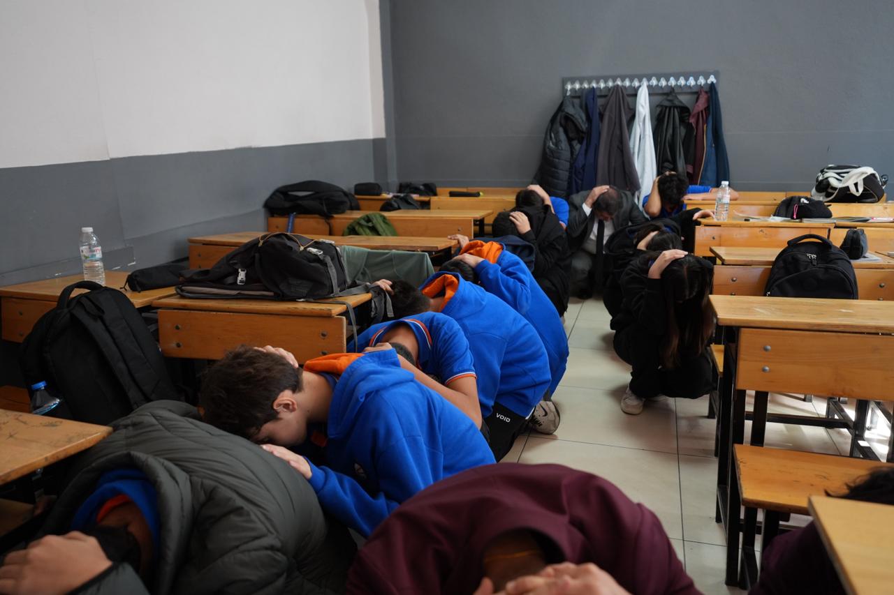 Kurtarma Ekiplerinden Okulda Ortak Tatbikat