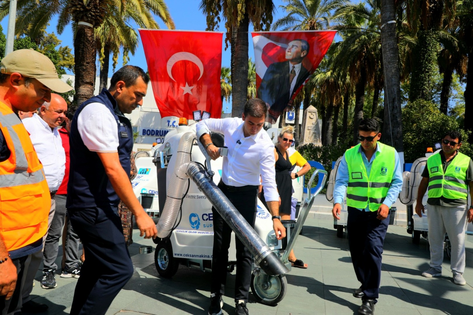 Bodrum Belediyesi’nden yeni nesil yol süpürme aletleri